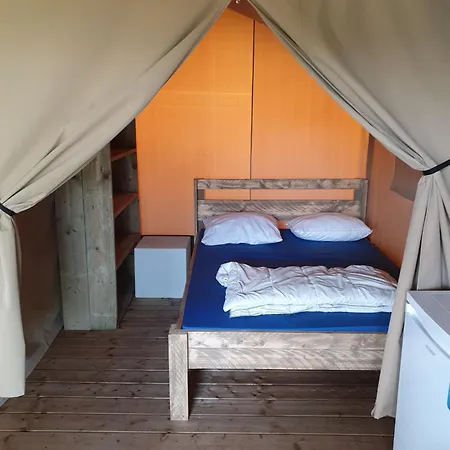 אוהל מפואר Camping La Roche *